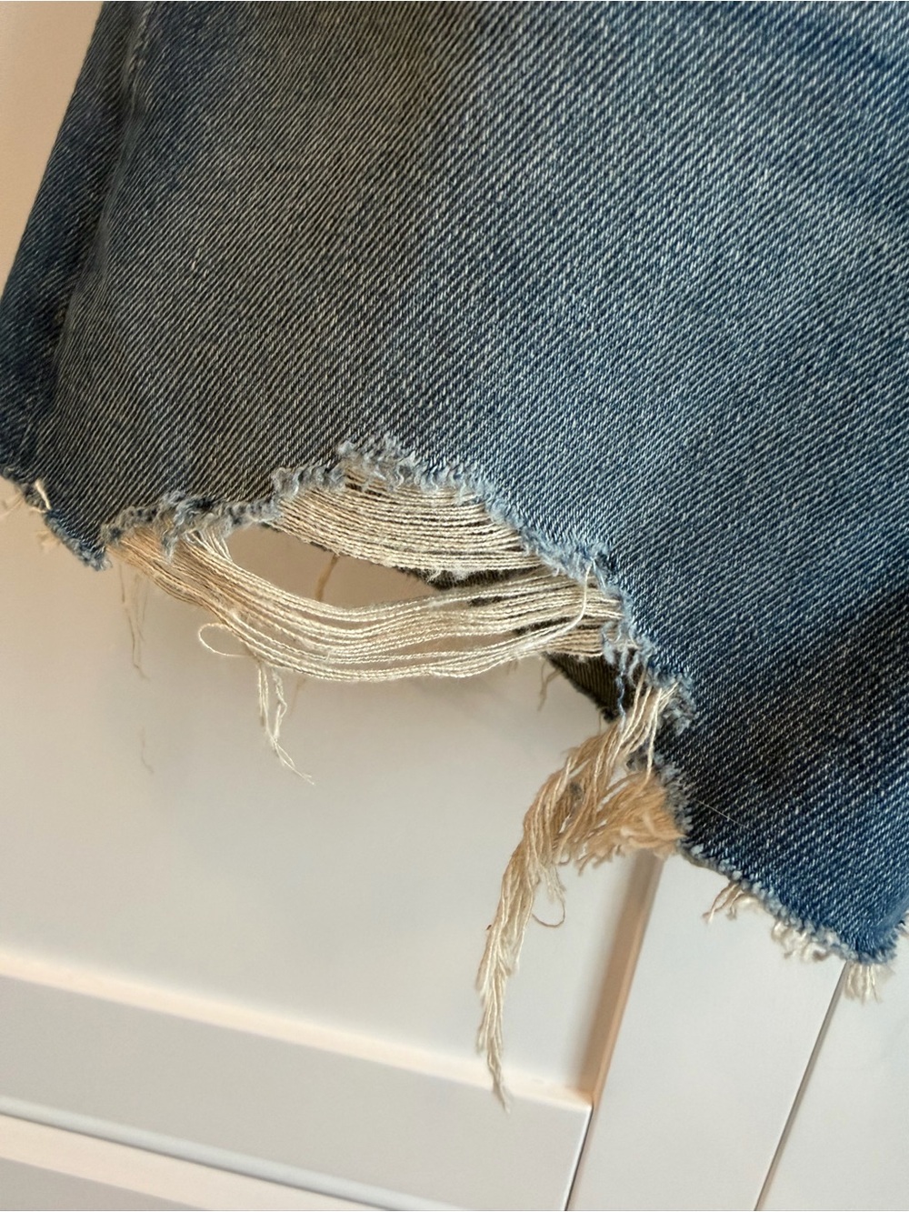 AG Alexxis High Rise Wedgie Distressed Shorts Womens 26R Medium Wash Raw Hem - Picture 9 of 13